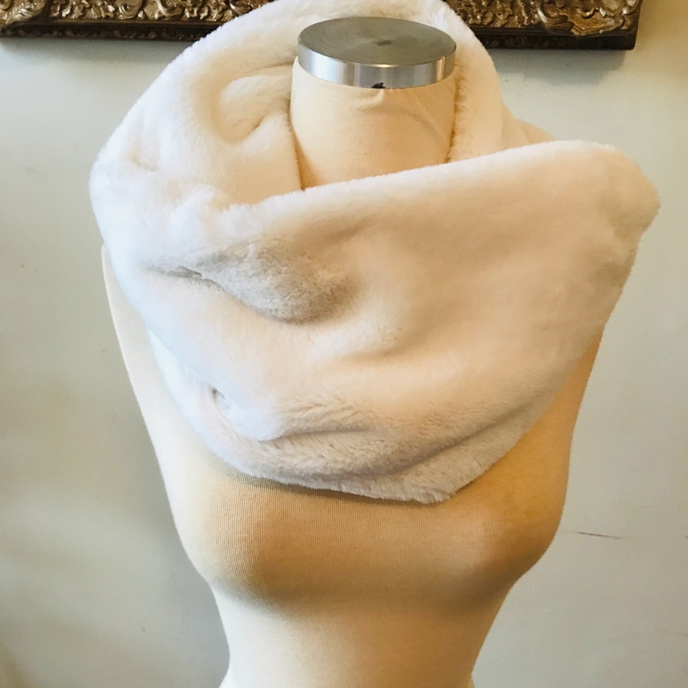 Soft White Faux Fur Warm Infinity Scarf NWT